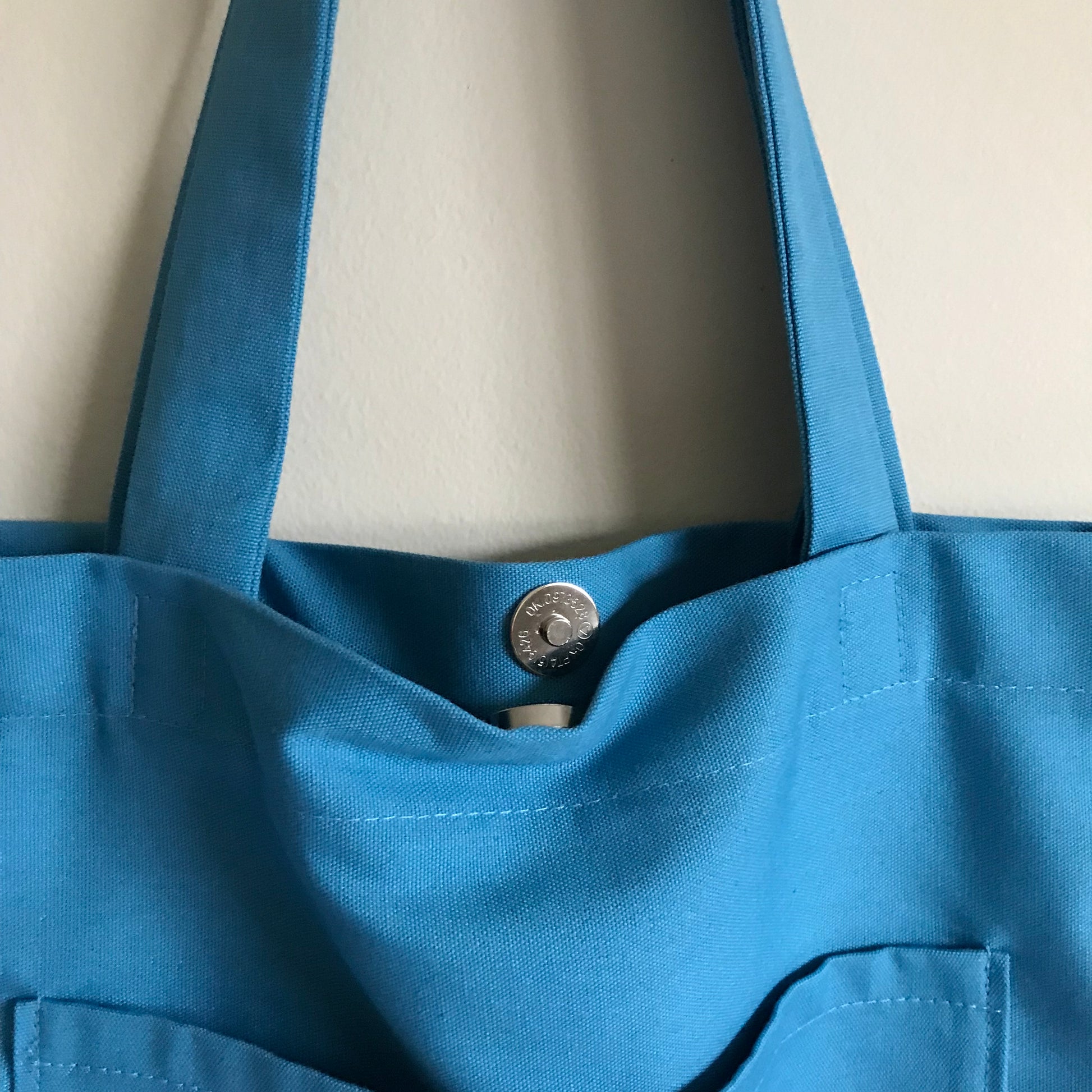 blue tote bag with ruffles and magnet